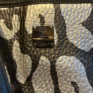 Authentic MCM tote bag/strap is broken